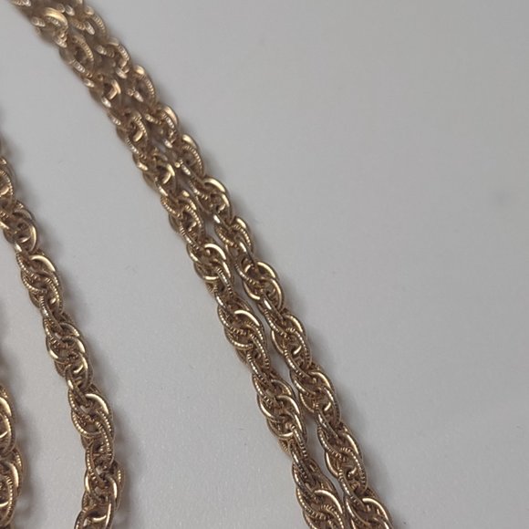 Vintage Metal Necklace With Small Pendant 22 1/2 Inches Long - Picture 8 of 13